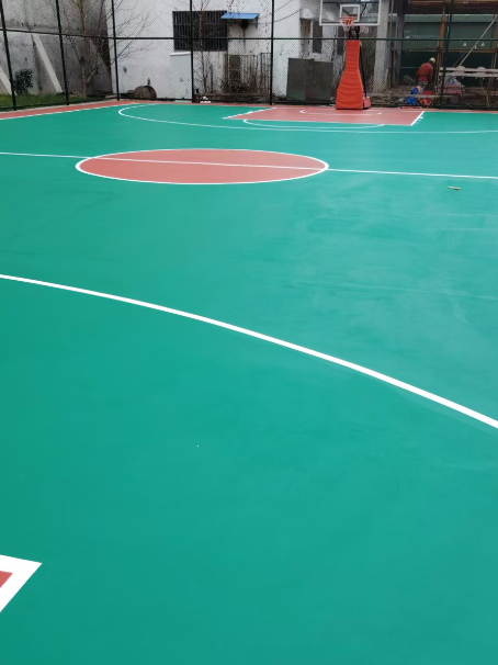 太湖 球场长期使用易出现地面开裂